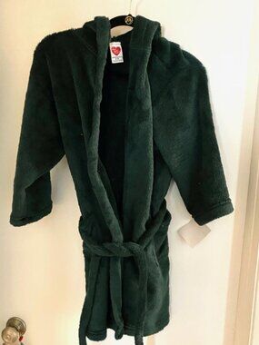 BRAND NEW WITH TAGS  ROBE BY MADE WITH LOVE AND KISSES IN A YOUTH SIZE 8-10